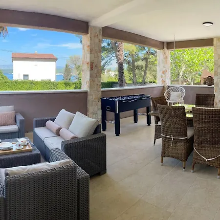 Private House Soulset With Garden And Pool Near In Malinska, Krk Βίλα