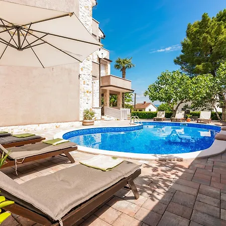 Private Soulset With Swimming Pool Villa Vantacici