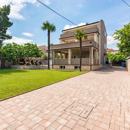 Private House Soulset With Garden And Pool Near In Malinska, Krk Willa Malinska