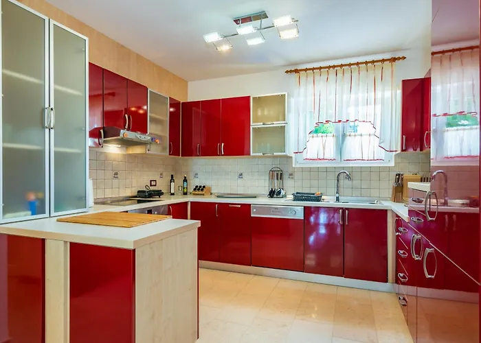 Private Soulset With Swimming Pool Vantačići