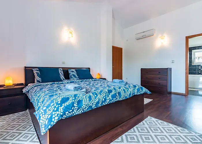 Private Soulset With Swimming Pool Vantačići