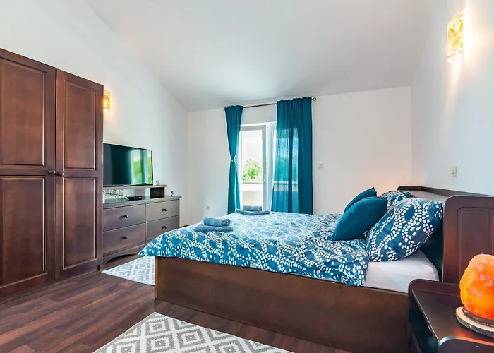 Private Soulset With Swimming Pool Vantačići