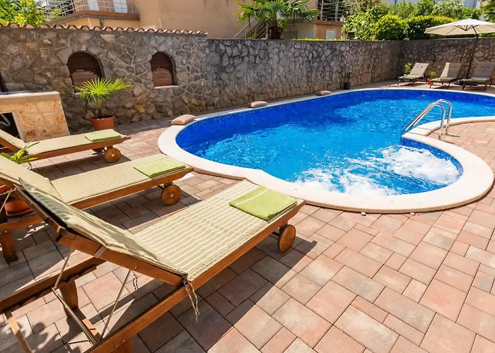 Private Soulset With Swimming Pool *